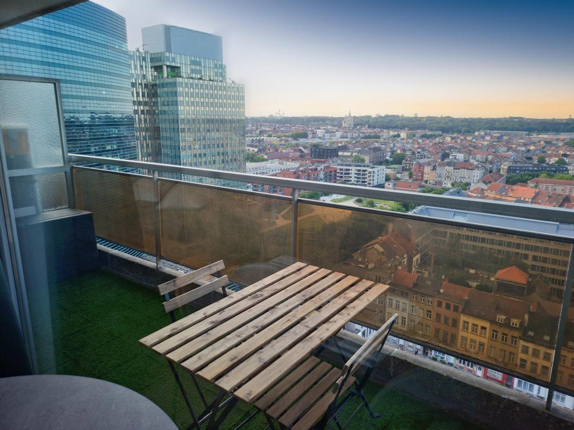 Studio Avec Vue Panoramique Et Parking Gratuit Bryssel Exteriör bild